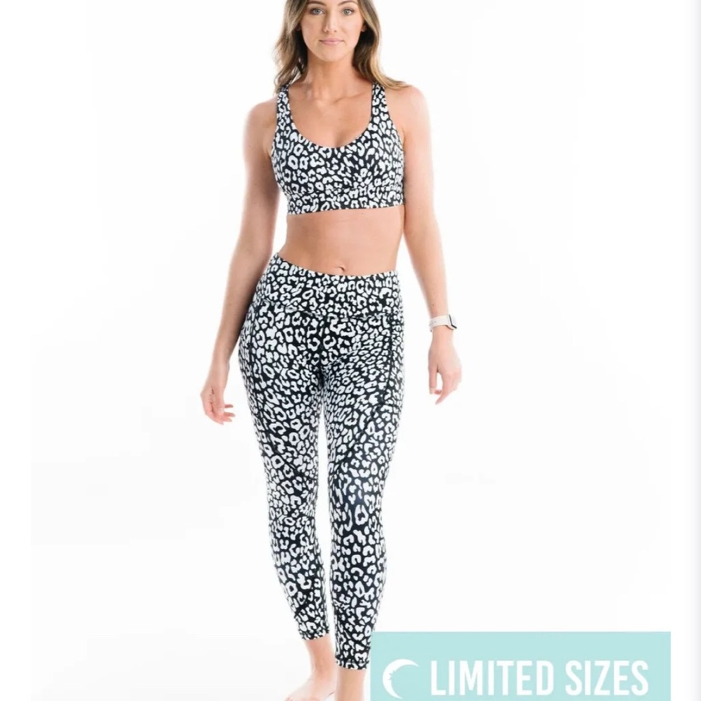Zyia Active Black and White Leopard Light n Tight Leggings (leggings only)